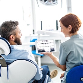 Vienna implant dentist and patient discuss dental implants